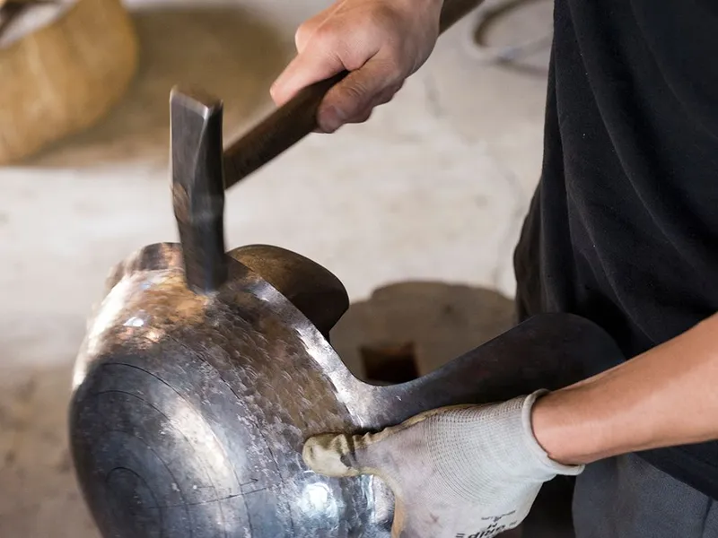 Metal hammering artist Yuya Kobayashi - scope hammering concept